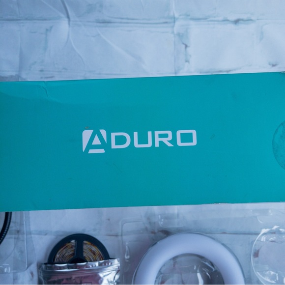 Aduro U-Stream 3-in-1 Selfie Studio Kit (*Missing - Clip-On Selfie Light*) - Picture 10 of 11